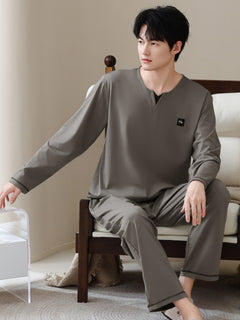 Men in pajamas can wear home clothes outside