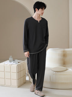 Men in pajamas can wear home clothes outside